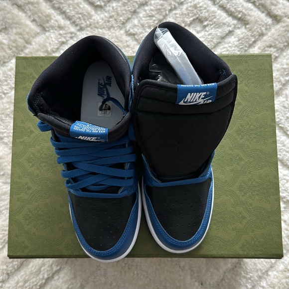 Jordan 1 Retro High OG (GS) ***BRAND NEW*** - Picture 4 of 6